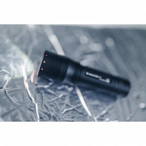 LAMPE POCHE 650LM-400M-30H  P7 (4XAAA)   LEDLENSER