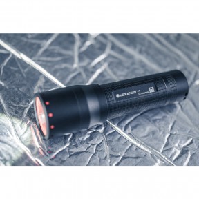 LAMPE POCHE 650LM-400M-30H  P7 (4XAAA)   LEDLENSER