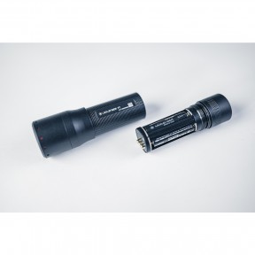 LAMPE POCHE 650LM-400M-30H  P7 (4XAAA)   LEDLENSER